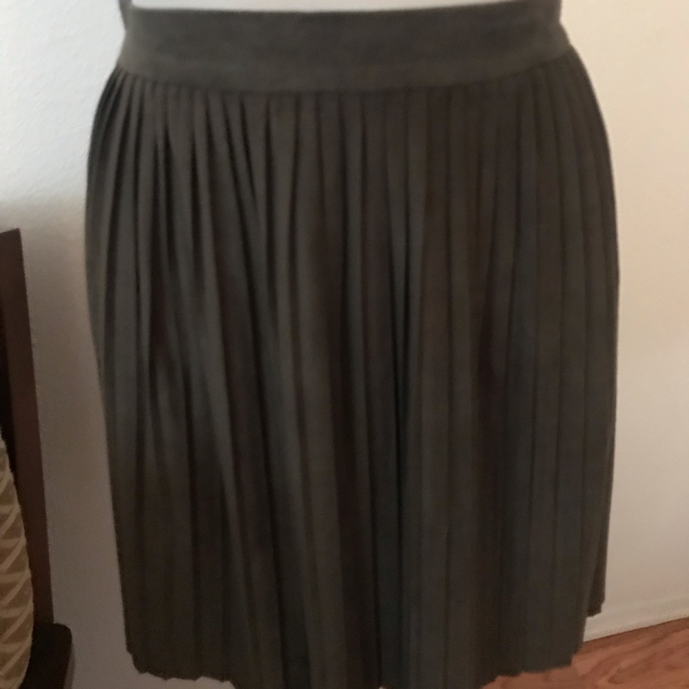 Zara Olive Pleated Mini Skirt